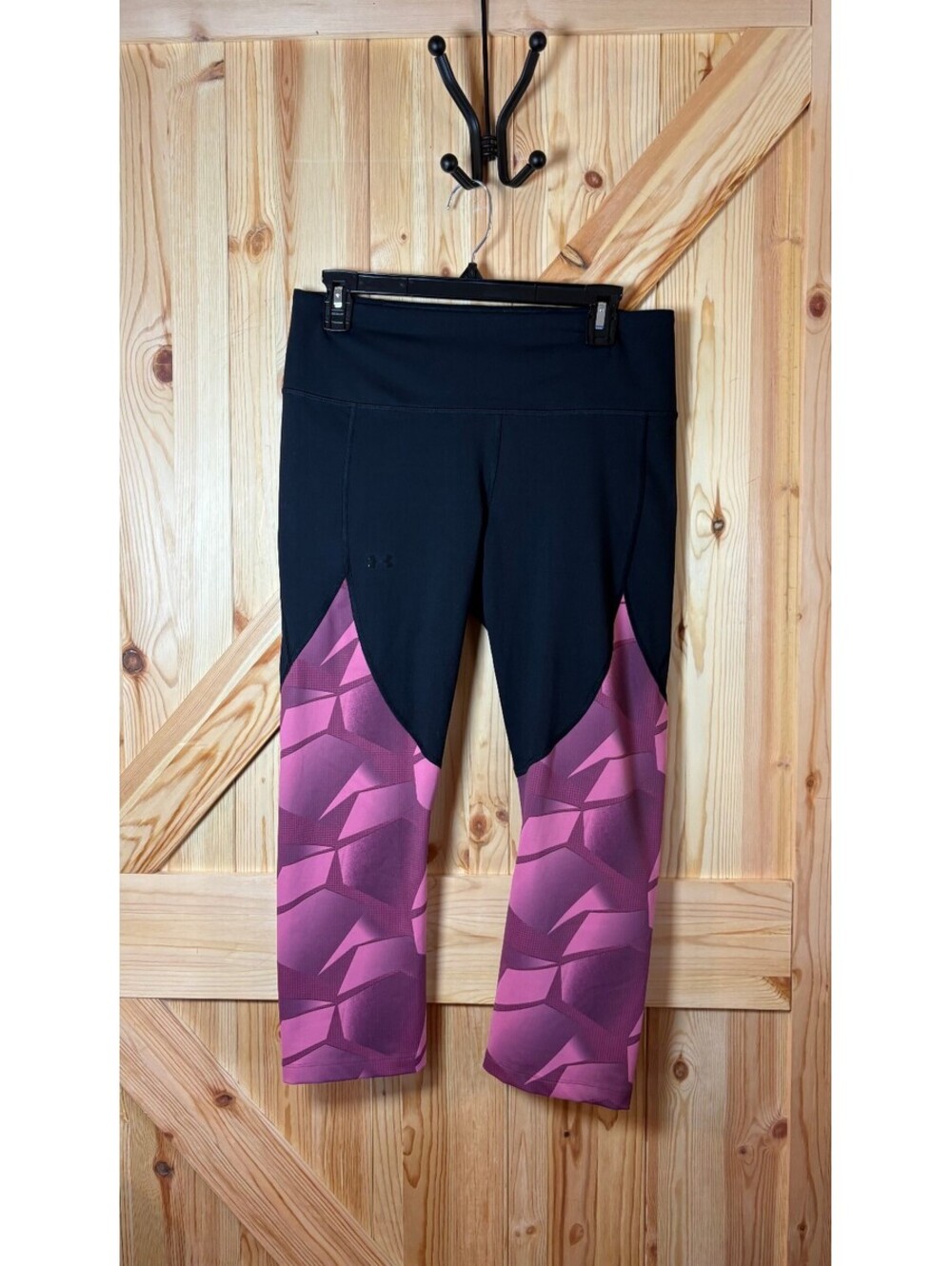 Under Armour Women's Capri Leggings with Pink Geometric Pattern Large